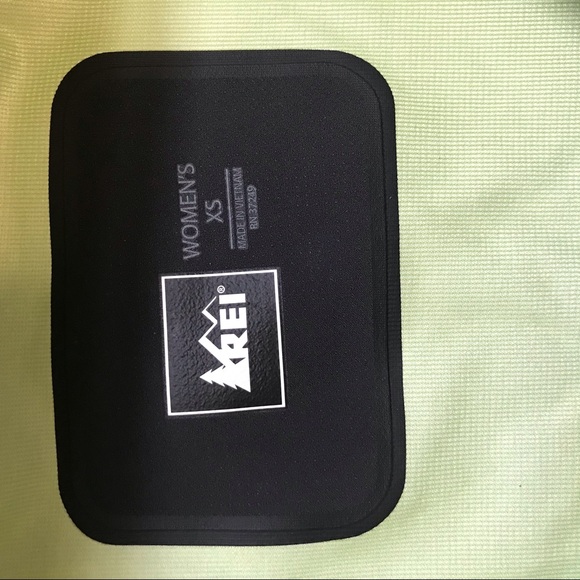 Black and lime REI waterproof rain jacket XS, EUC - Picture 4 of 4